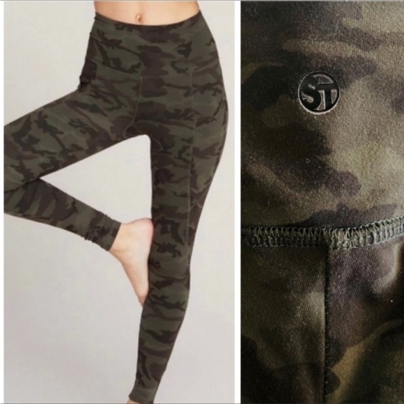 ‼️SOLD‼️Revolve Strut This Flynn Camo Print Leggings, Pockets One Size - Picture 2 of 5